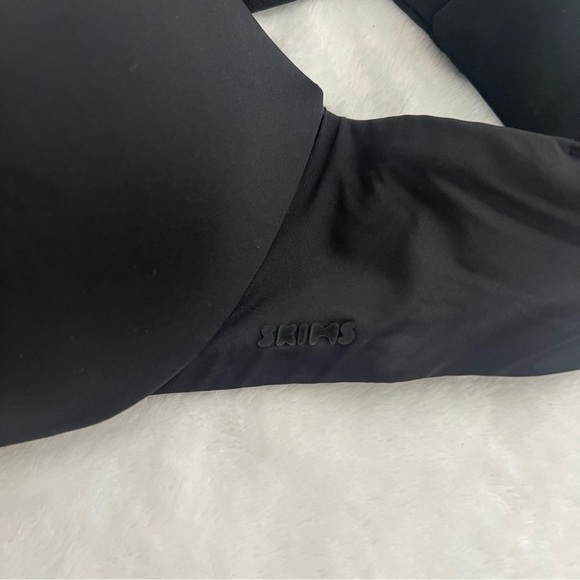 Set of 2 SKIMS Wireless Bras - Picture 3 of 7